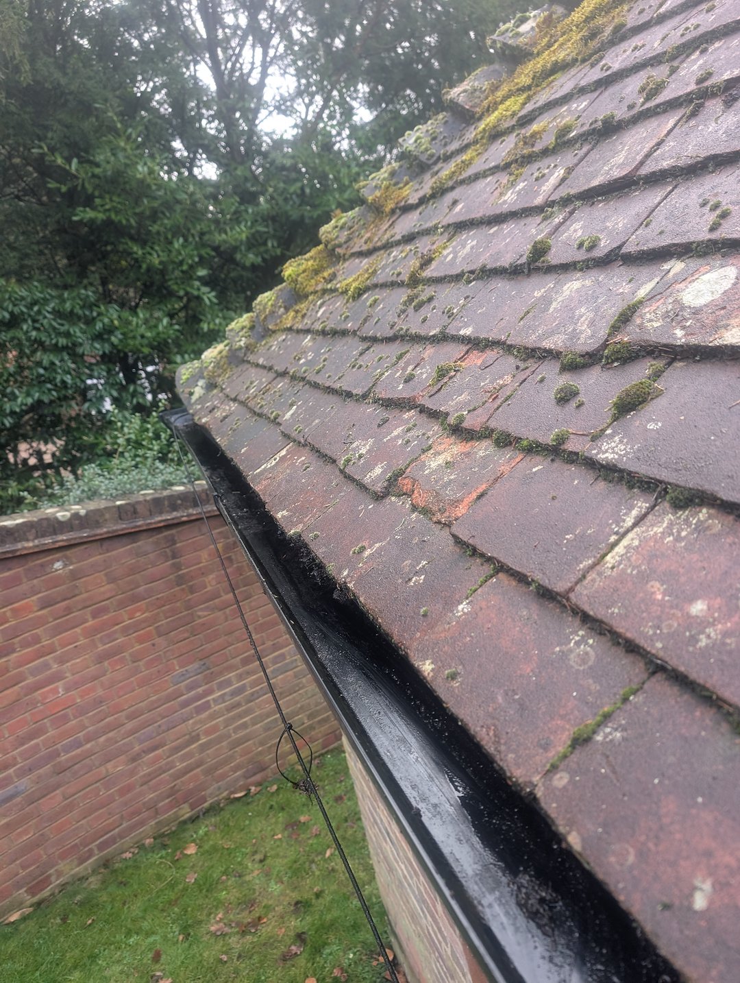 Gutter-Cleaning-in-Beaconsfield 1