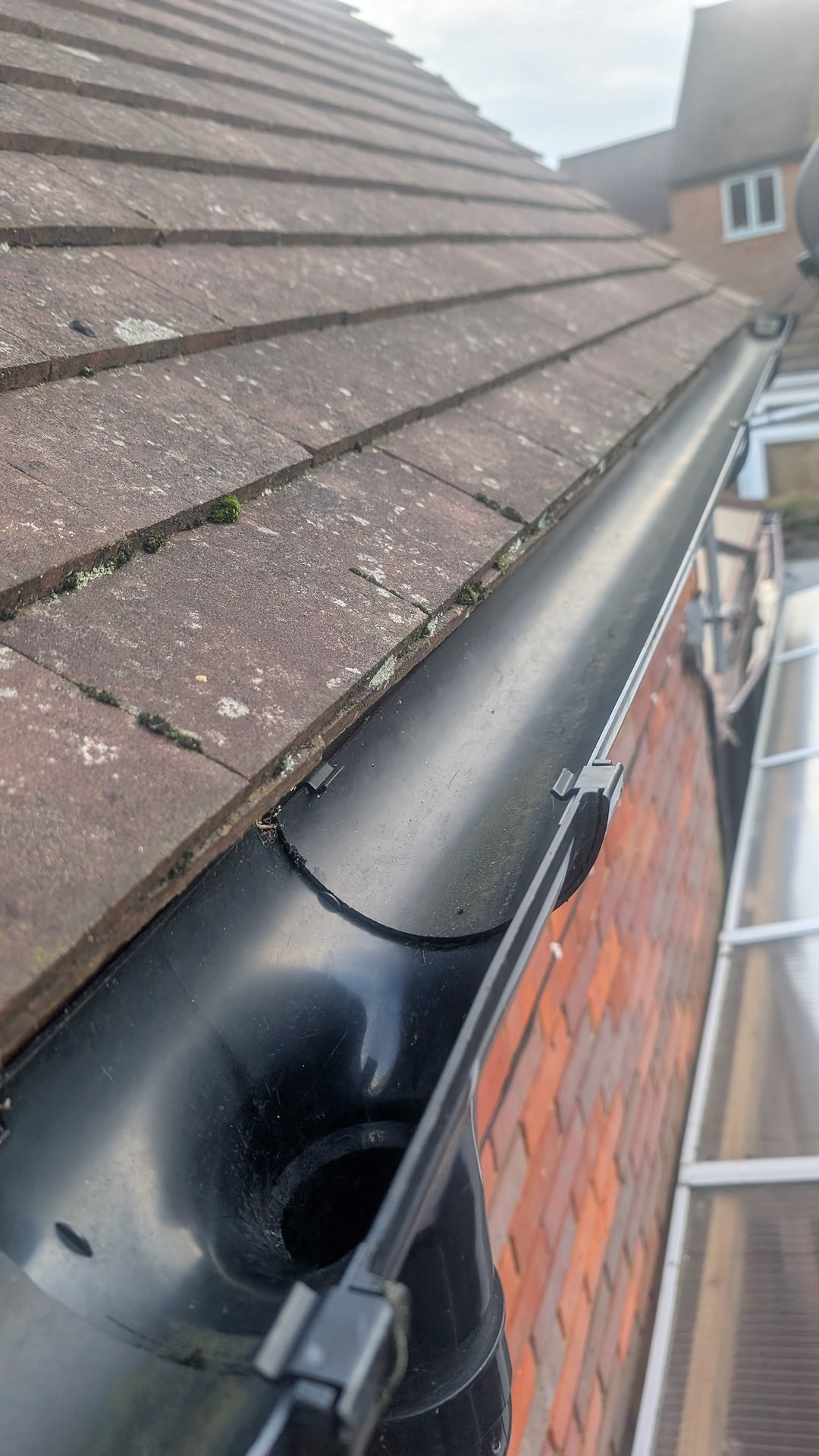 Gutter Cleaning Chinnor. Professional, reliable & safe service