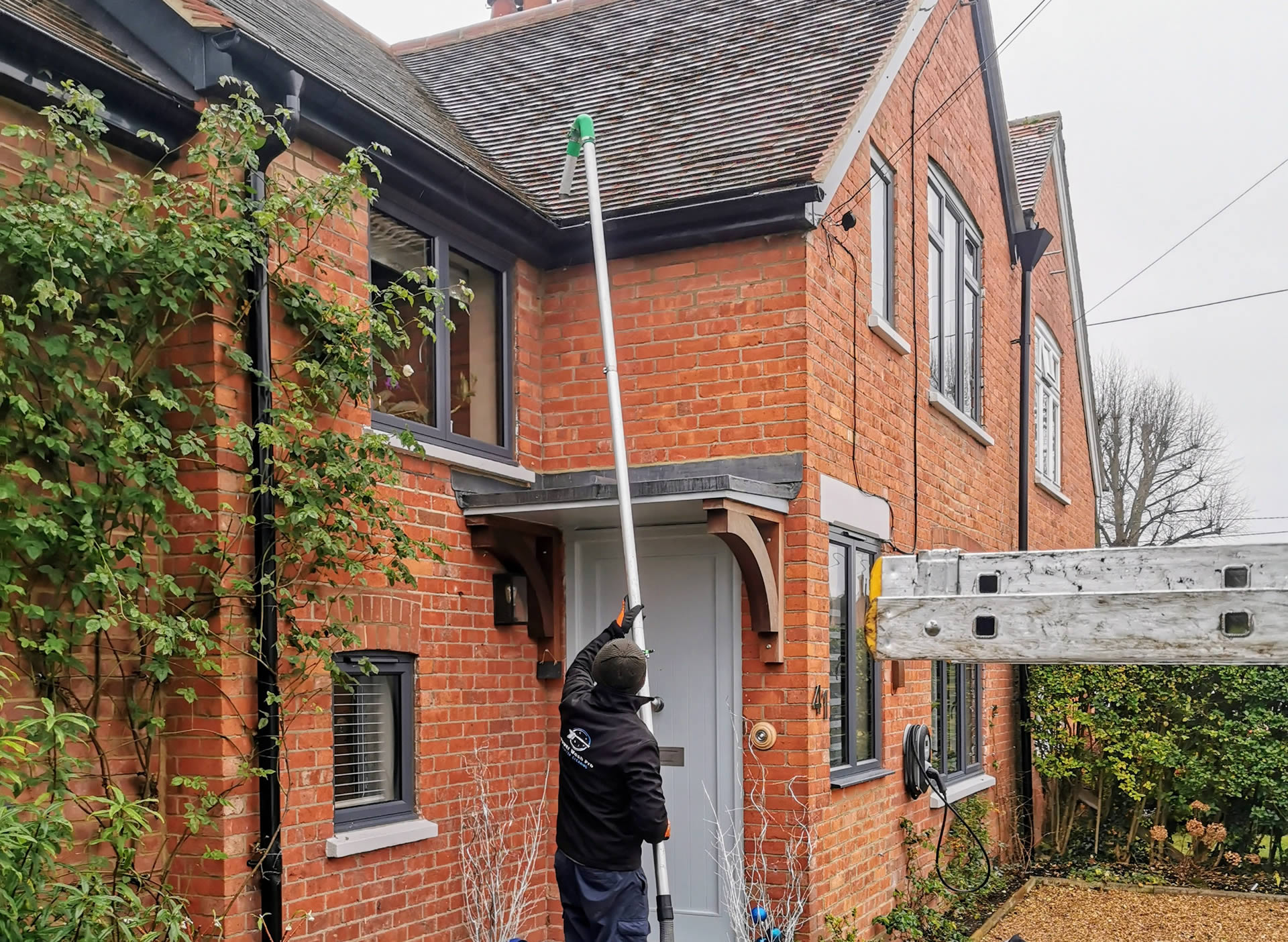 Gutter Cleaning Services for Thame, Oxford, Wycombe and Neighbouring Villages